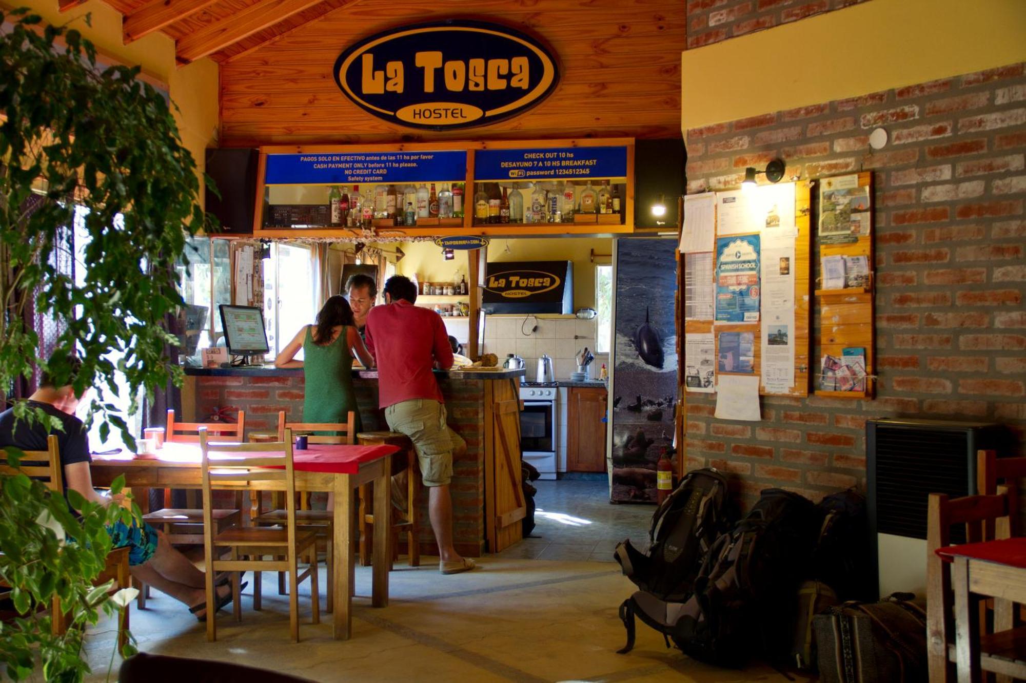 La Tosca Hostel Puerto Madryn Exterior photo