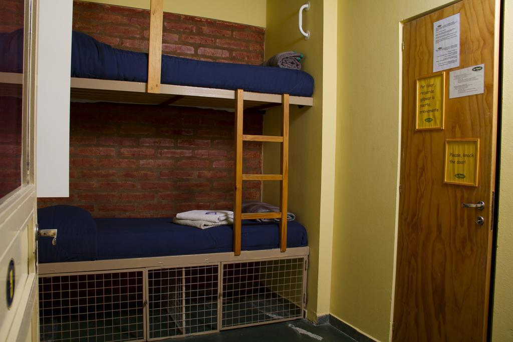La Tosca Hostel Puerto Madryn Room photo